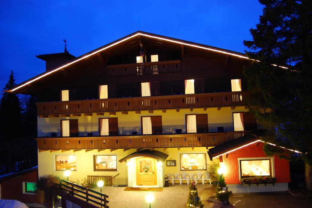 Albergo Villa Cristina Folgaria Buitenkant foto